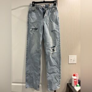PacSun 90’s boyfriend high rise relaxed leg jeans.